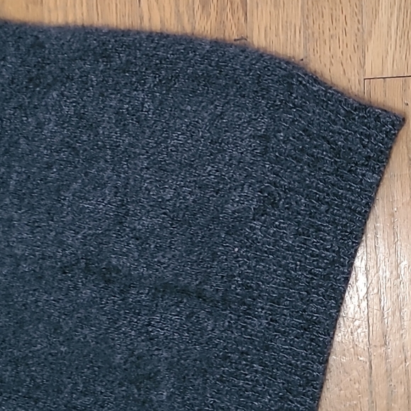 SAKS Fifth Avenue cashmere sweater - Picture 5 of 6